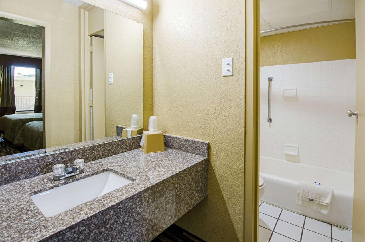 Travel Inn Bristol Near State Street Екстериор снимка
